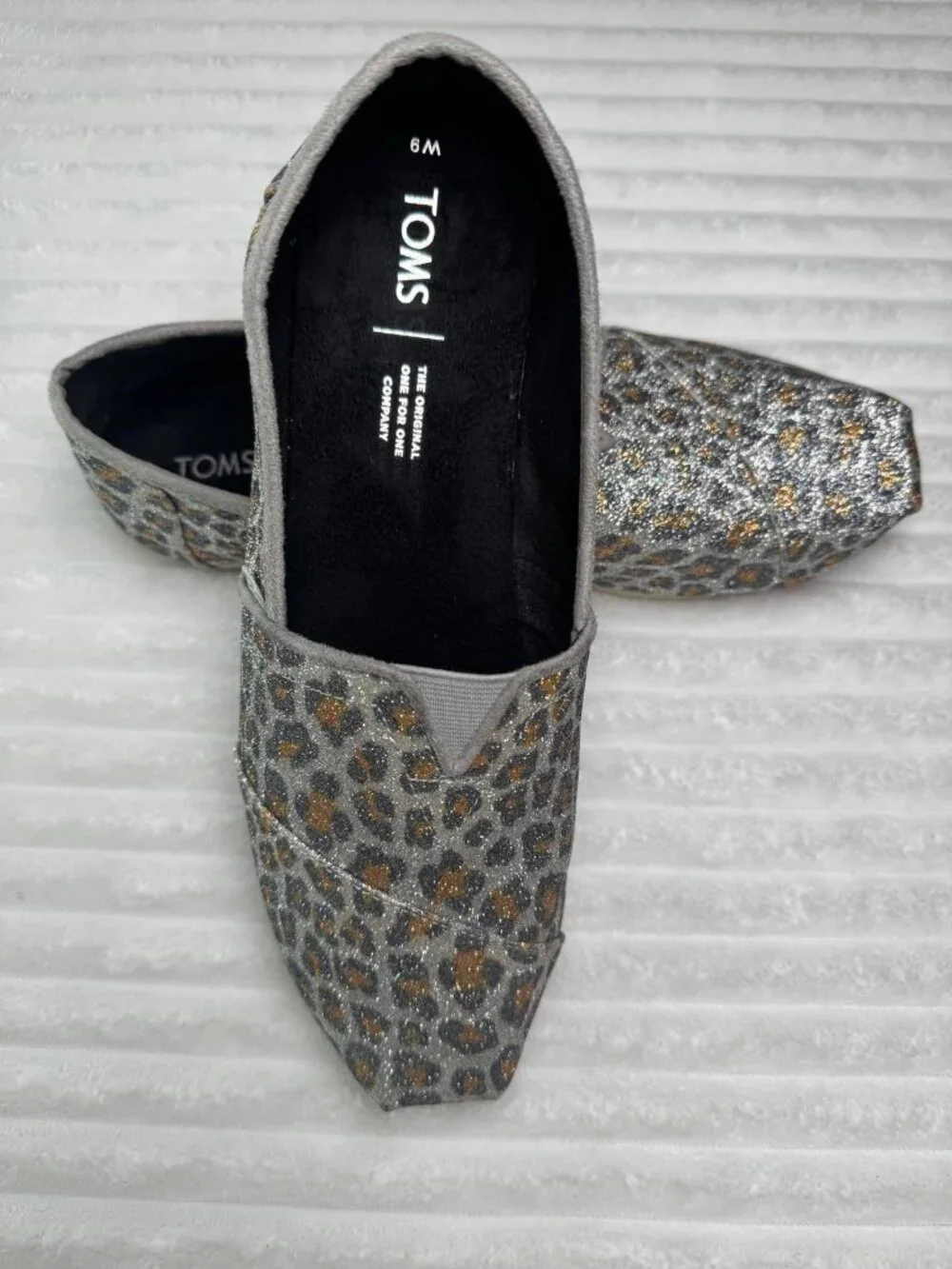 TOMS Silver Glitter Animal‎ Print Slip On Shoes Women’s 9